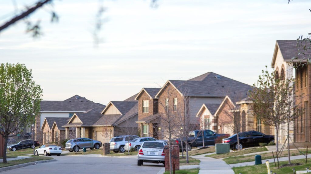 Do Foundation Repair Costs Differ Between Houston Suburbs and the City?